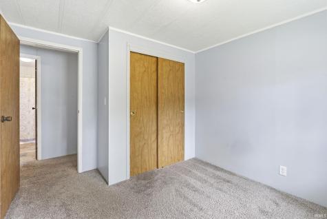 1047 E Smith Street Warsaw IN 46580