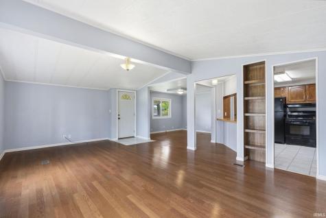 1047 E Smith Street Warsaw IN 46580