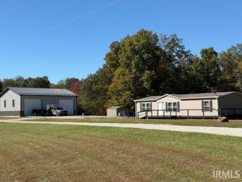 8205 E Sycamore Road Bloomfield IN 47424