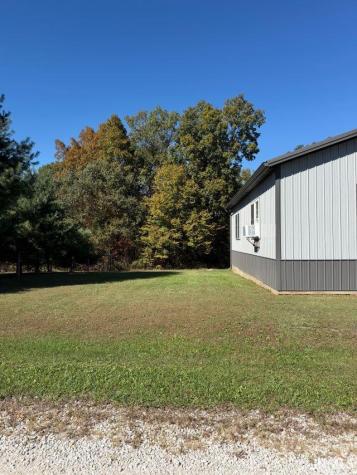8205 E Sycamore Road Bloomfield IN 47424