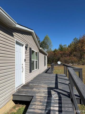 8205 E Sycamore Road Bloomfield IN 47424