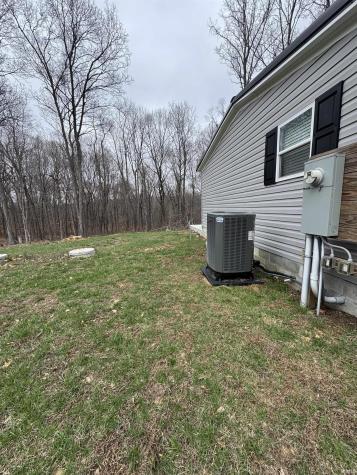 9123 E Pine Road Bloomfield IN 47424
