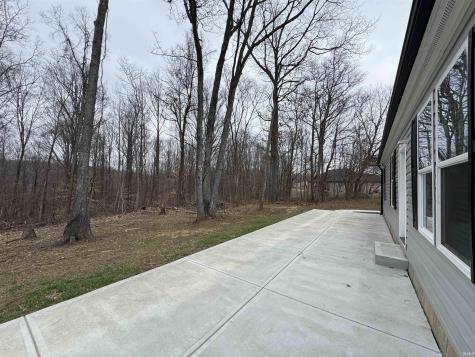9123 E Pine Road Bloomfield IN 47424