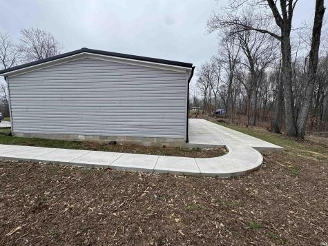 9123 E Pine Road Bloomfield IN 47424