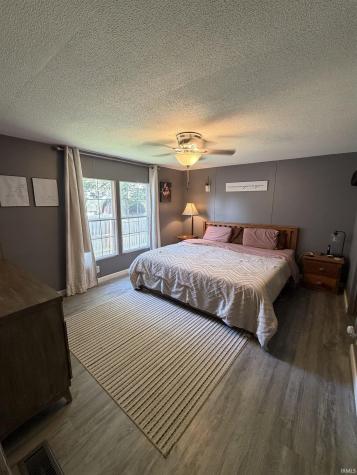 438 W Davis Street Bloomfield IN 47424