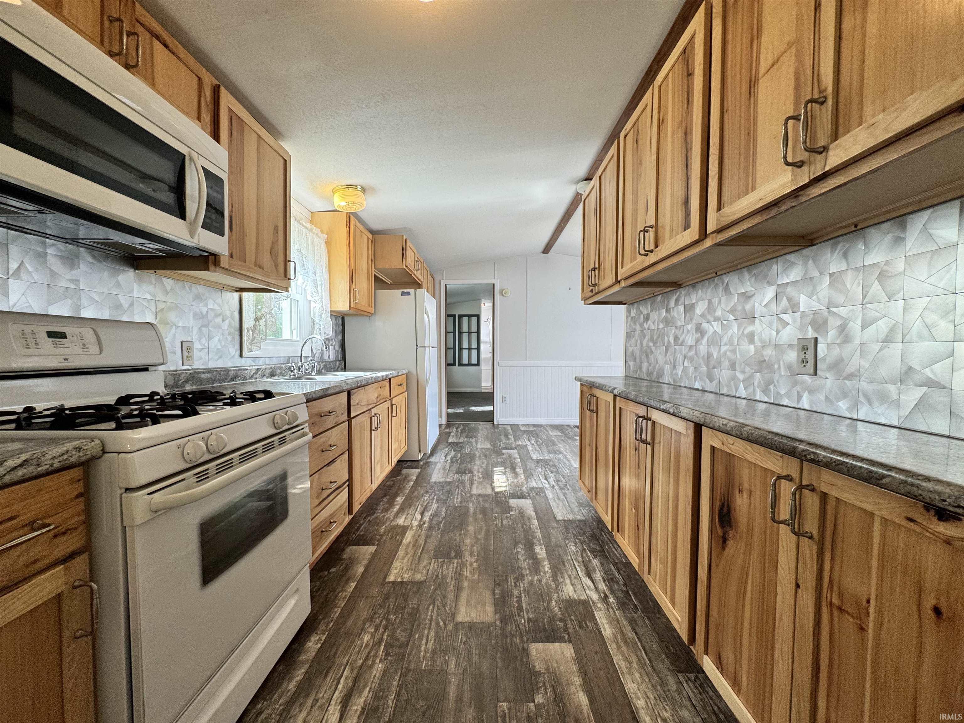 402 S Higbee Street Milford IN 46542