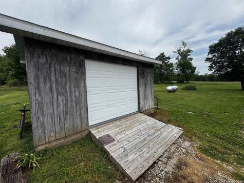 2 E Calvertville Road Bloomfield IN 47424
