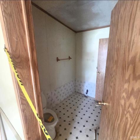 7472 S 1050 W Road Owensville IN 47665