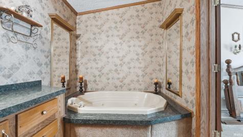 2728 E Evergreen Drive Warsaw IN 46582