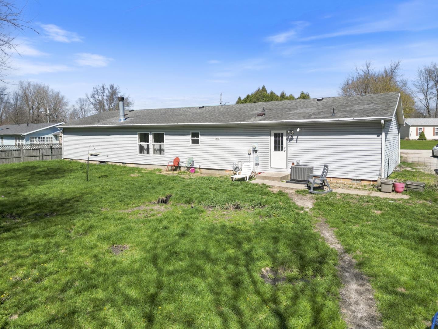 1820 Indian Trail Warsaw IN 46580