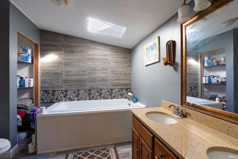 4036 N Raccoon Circle Monticello IN 47960