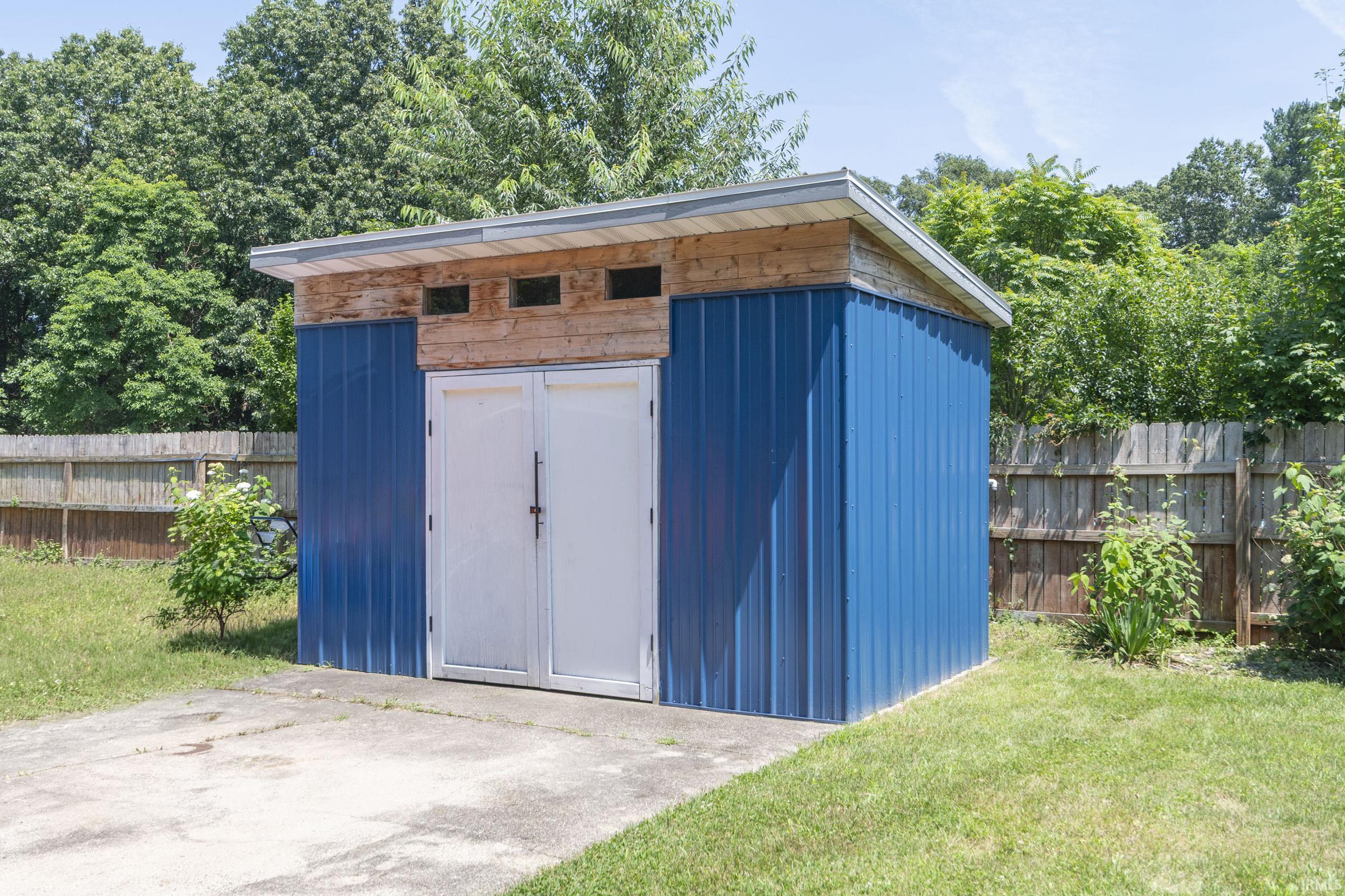 27683 Plainfield Drive Elkhart IN 46514