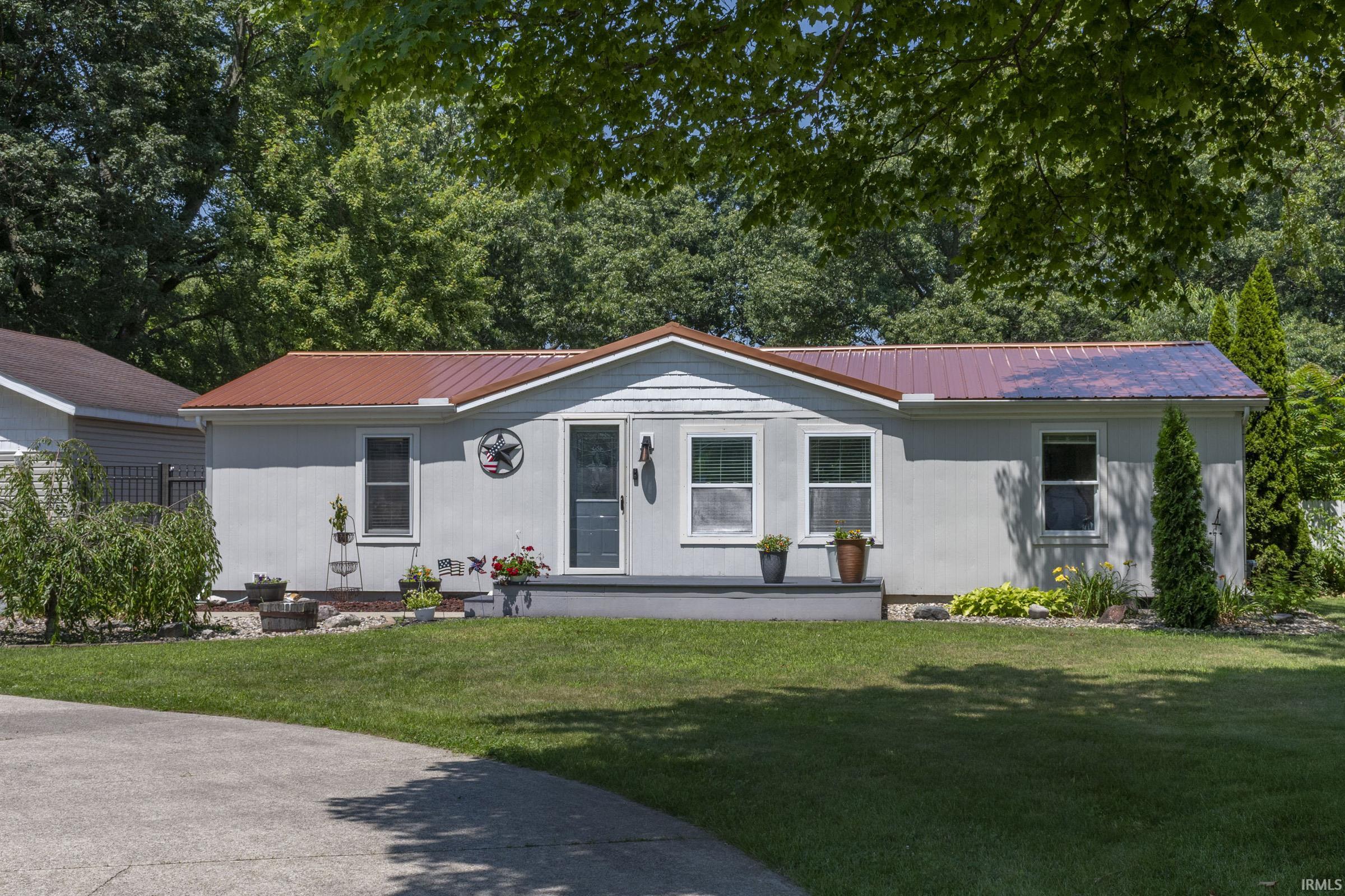 27683 Plainfield Drive Elkhart IN 46514