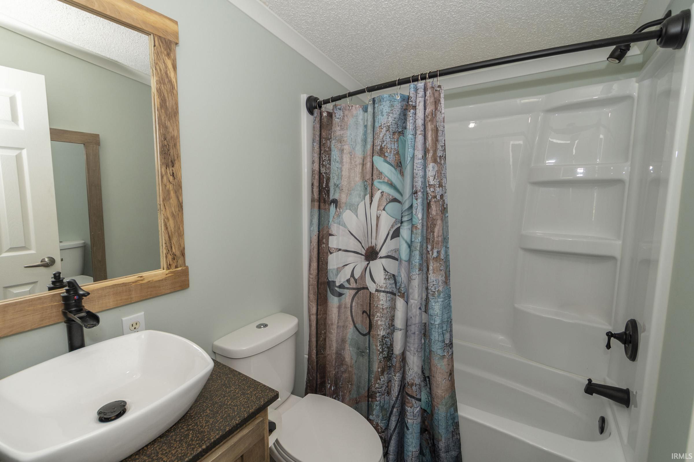 27683 Plainfield Drive Elkhart IN 46514