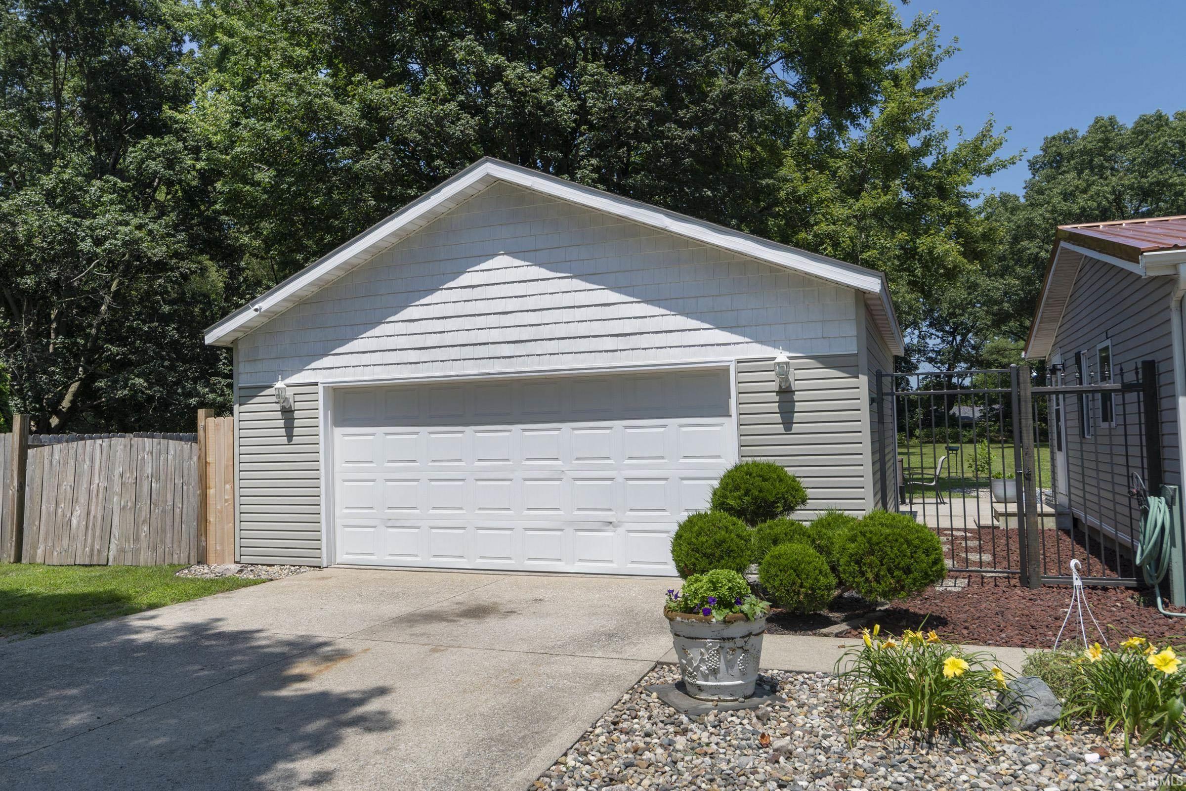27683 Plainfield Drive Elkhart IN 46514