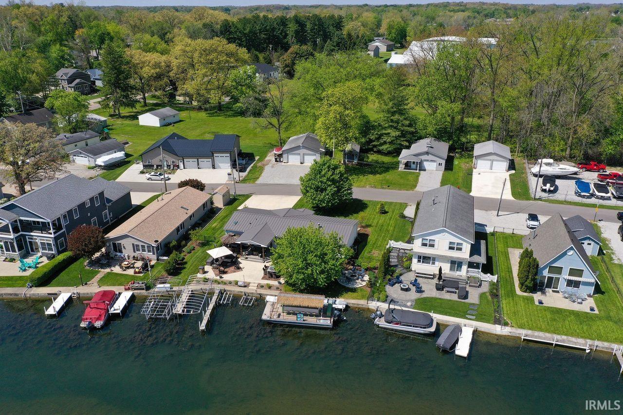 812 S Lakeside Drive Syracuse IN 46567