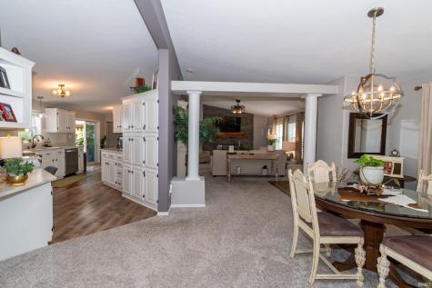 812 S Lakeside Drive Syracuse IN 46567