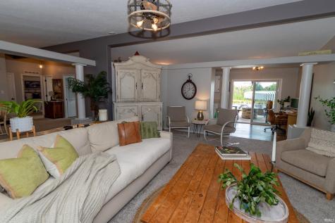 812 S Lakeside Drive Syracuse IN 46567