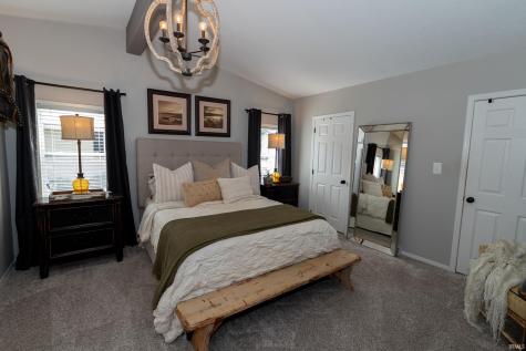 812 S Lakeside Drive Syracuse IN 46567