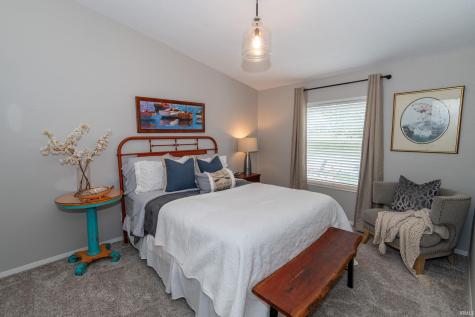 812 S Lakeside Drive Syracuse IN 46567