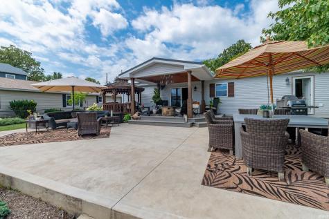 812 S Lakeside Drive Syracuse IN 46567