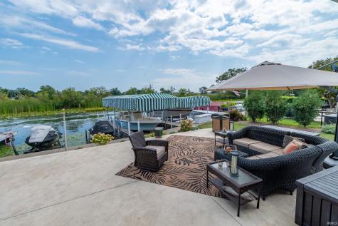 812 S Lakeside Drive Syracuse IN 46567
