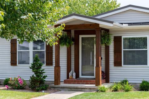 812 S Lakeside Drive Syracuse IN 46567
