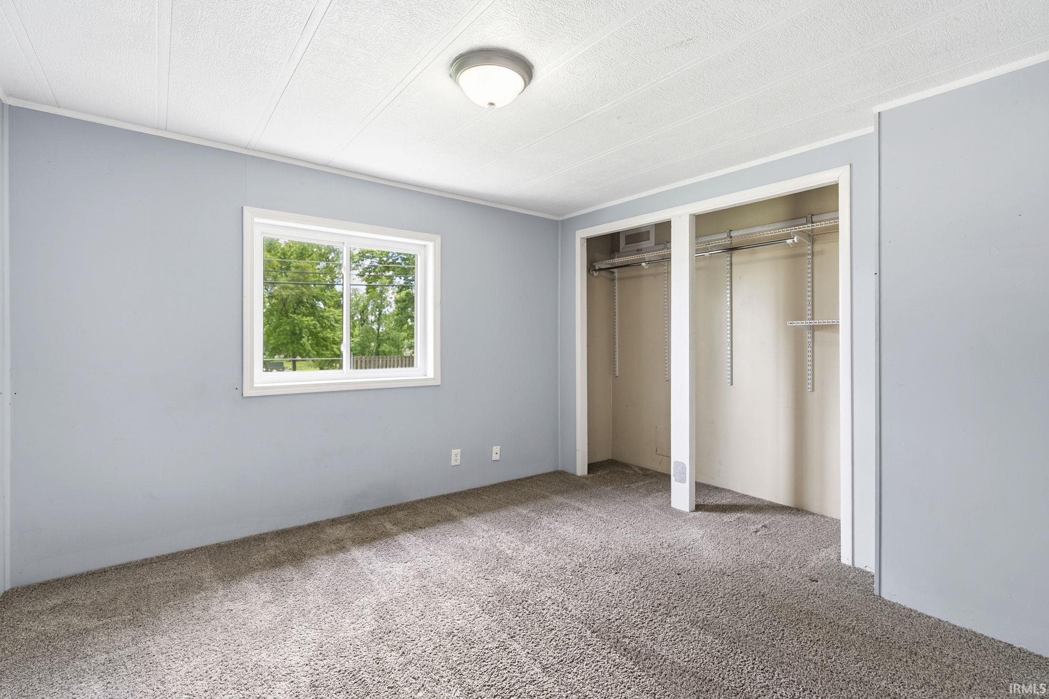 1047 E Smith Street Warsaw IN 46580