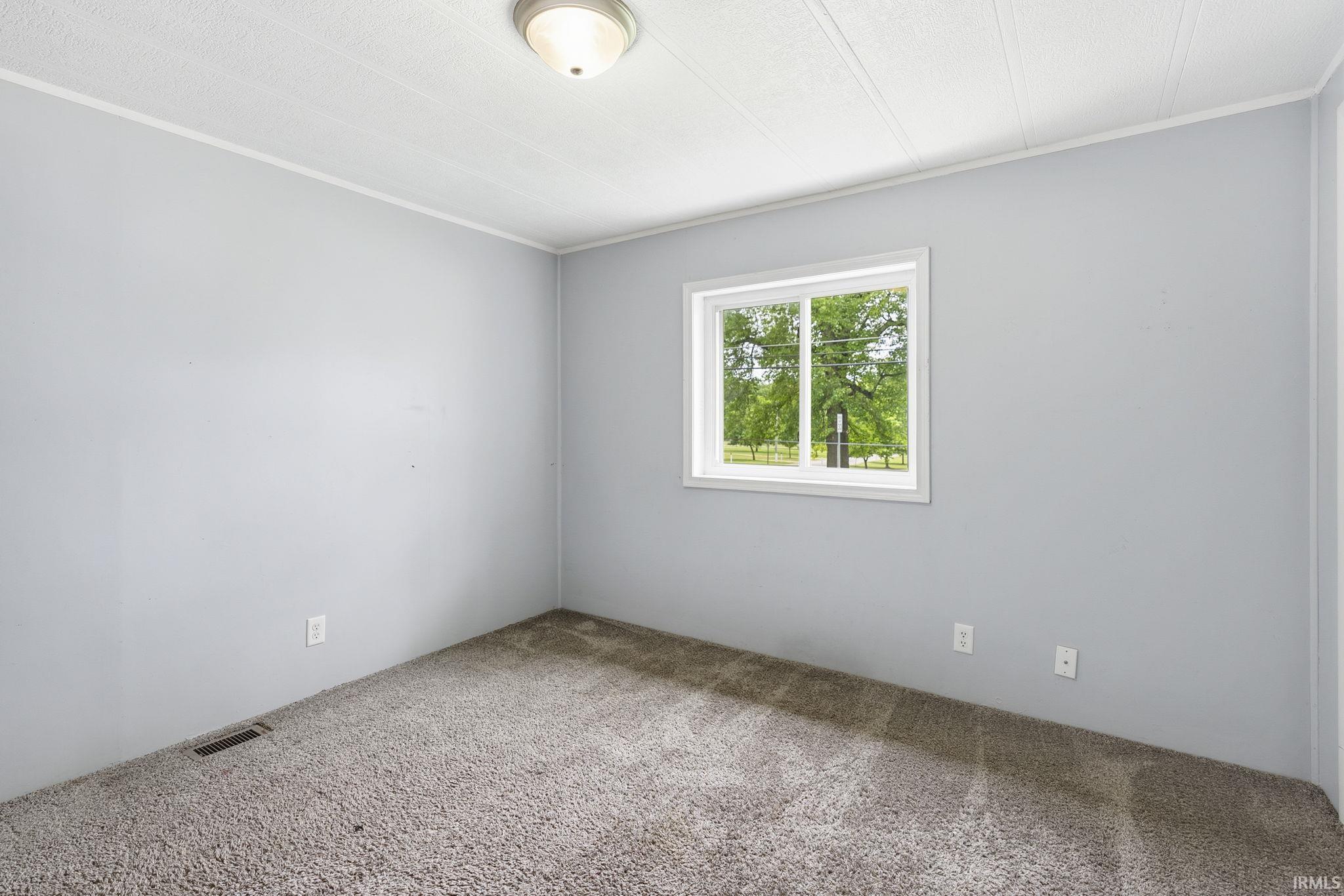 1047 E Smith Street Warsaw IN 46580