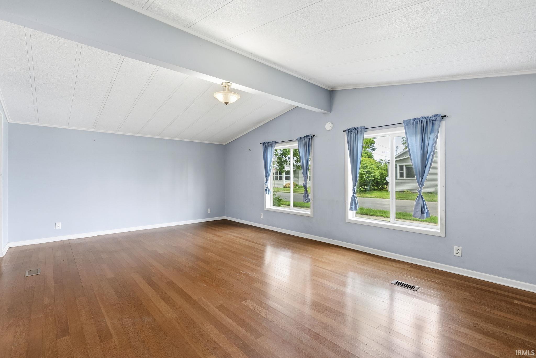 1047 E Smith Street Warsaw IN 46580
