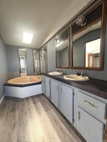 80 SE 11th Street Linton IN 47441