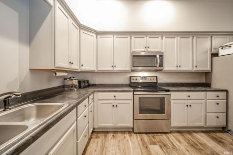 28 N Washington Street Knightstown IN 47362