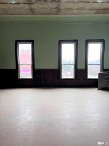 28 N Washington Street Knightstown IN 47362