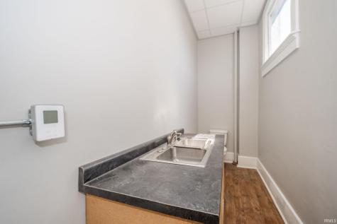 28 N Washington Street Knightstown IN 47362