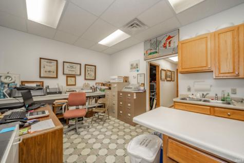 28 N Washington Street Knightstown IN 47362