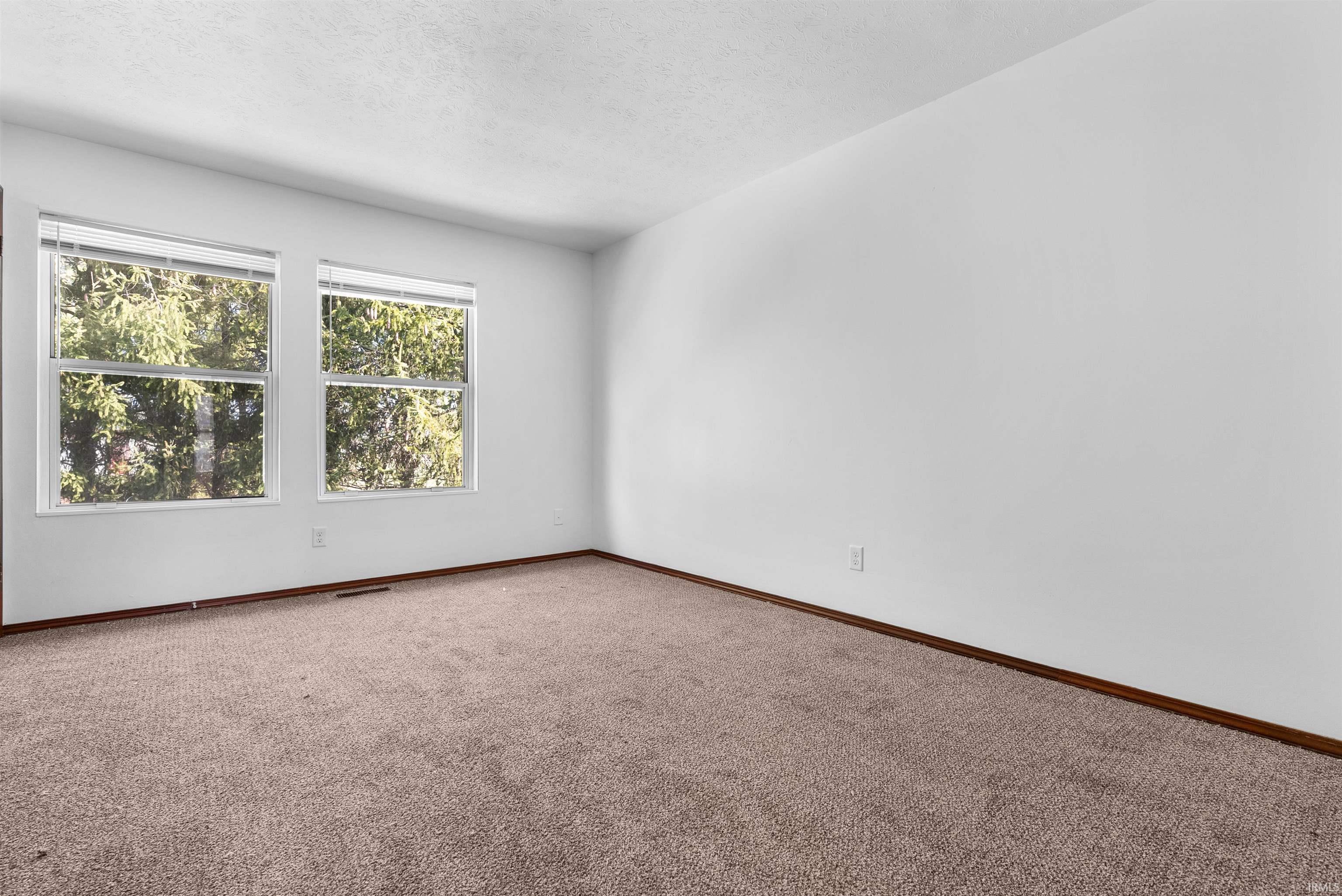 652 Northgate Circle Rochester IN 46975