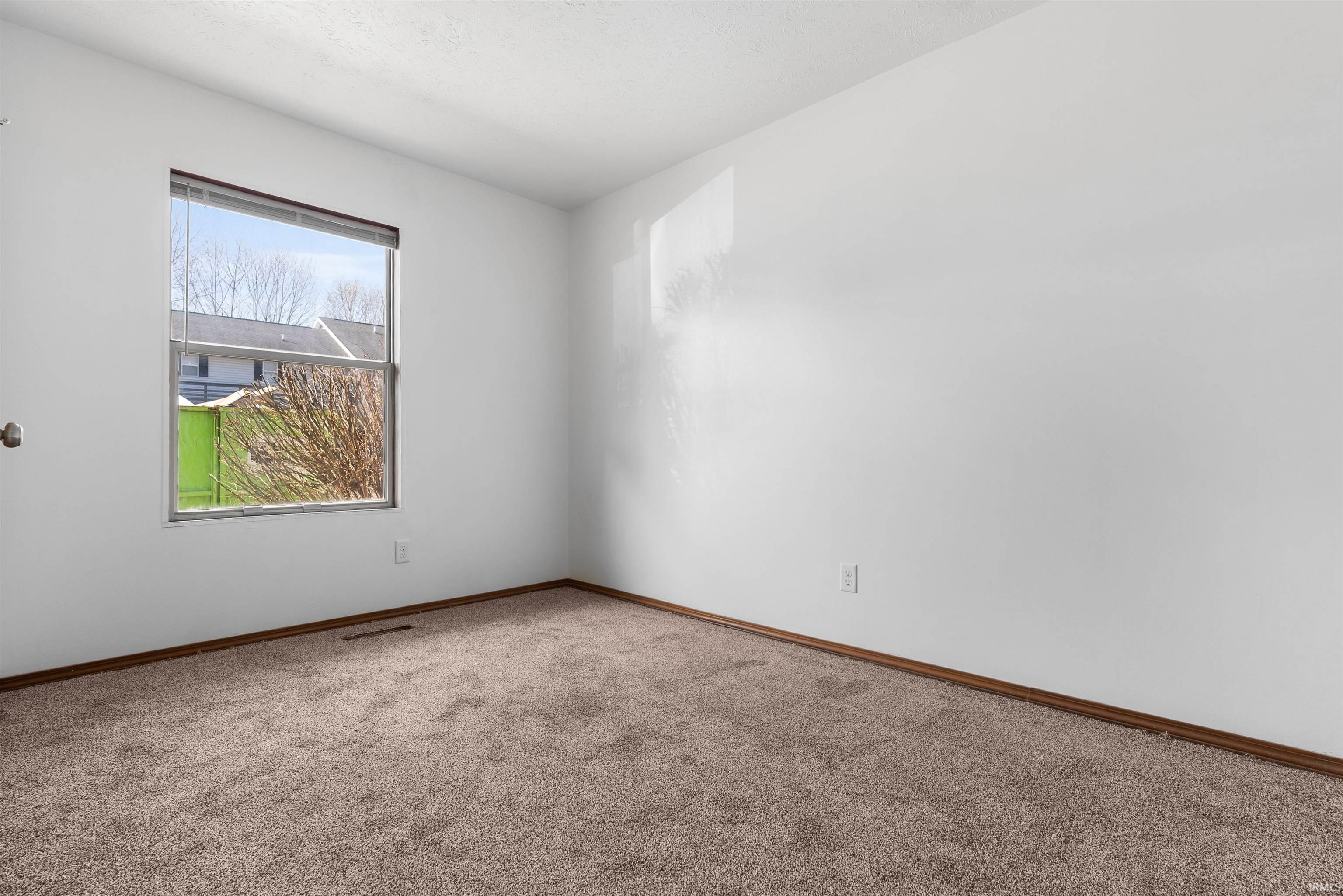 652 Northgate Circle Rochester IN 46975