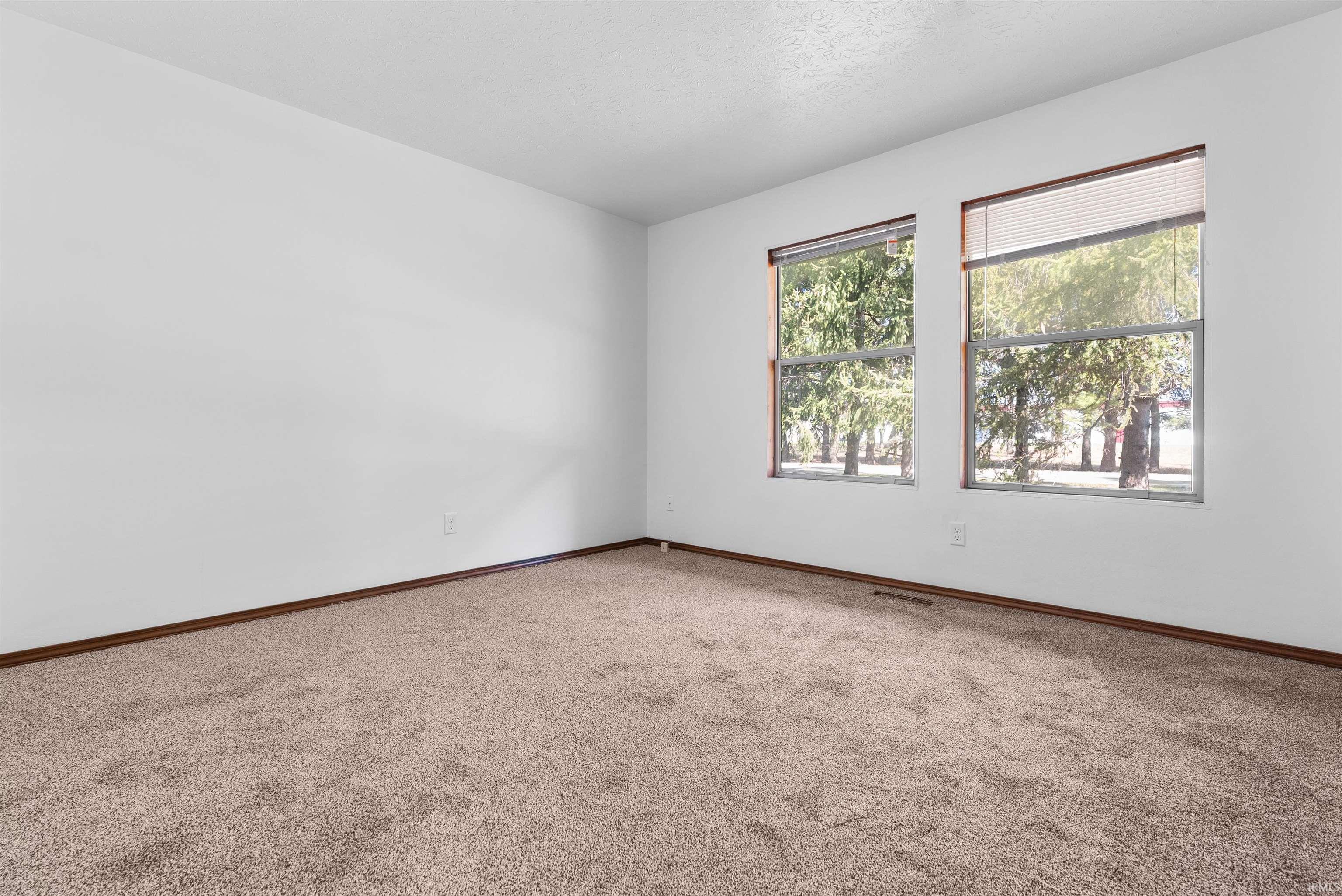 652 Northgate Circle Rochester IN 46975