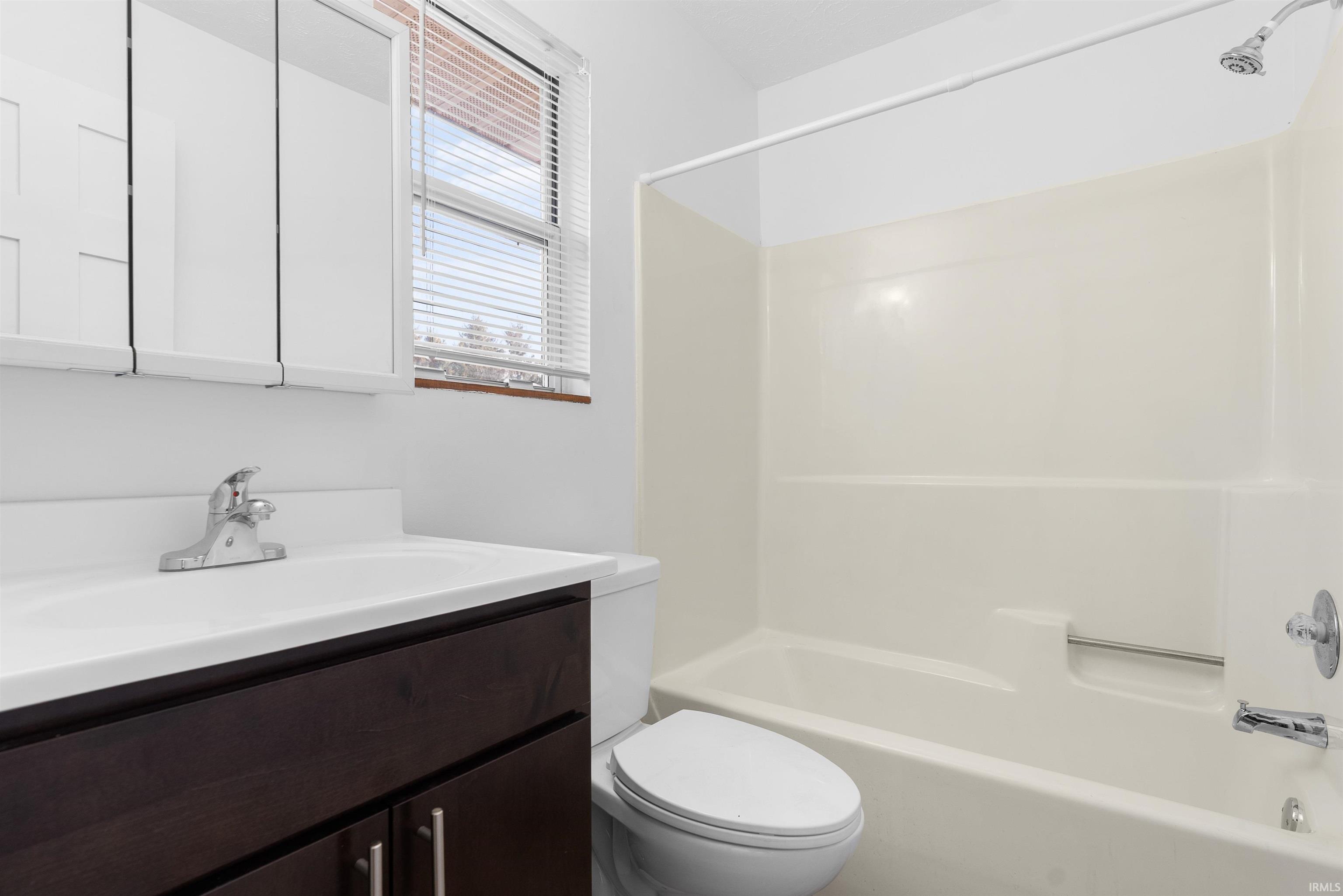 652 Northgate Circle Rochester IN 46975
