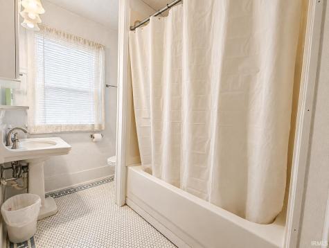 207 S Heaton Street Knox IN 46534