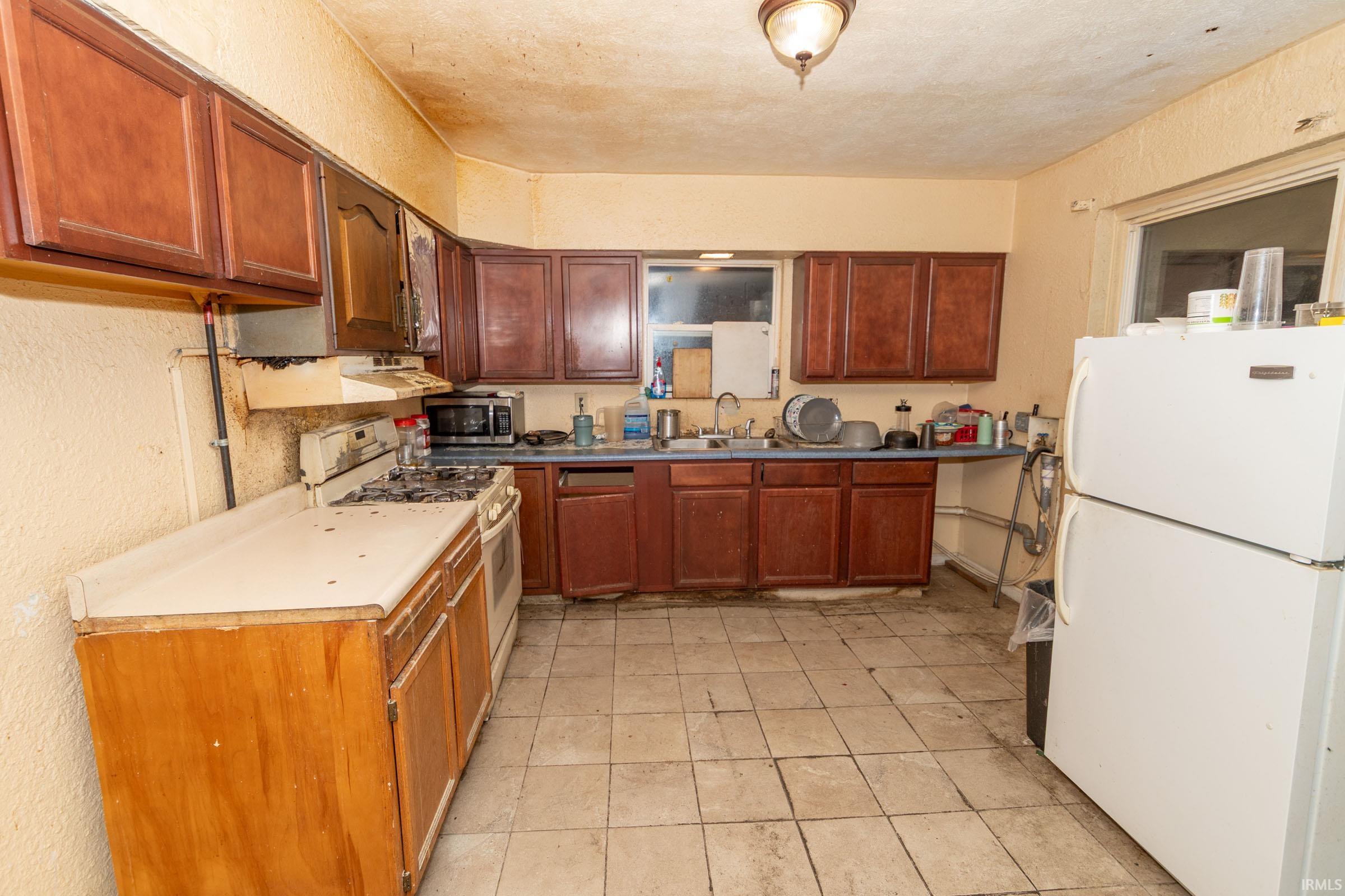 1637 Kemble Avenue South Bend IN 46613