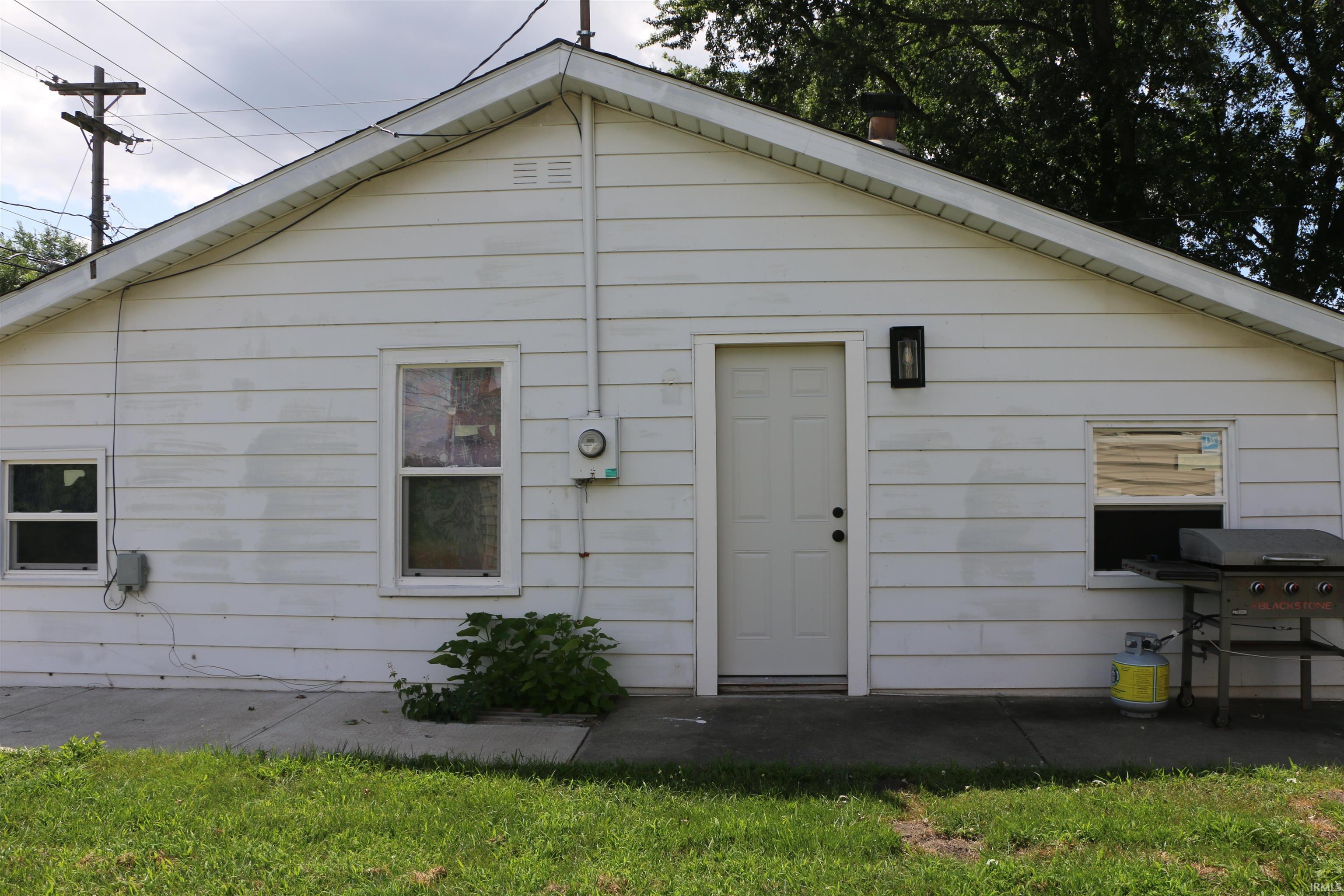 1617 1/2 E 4th Street Mishawaka IN 46544