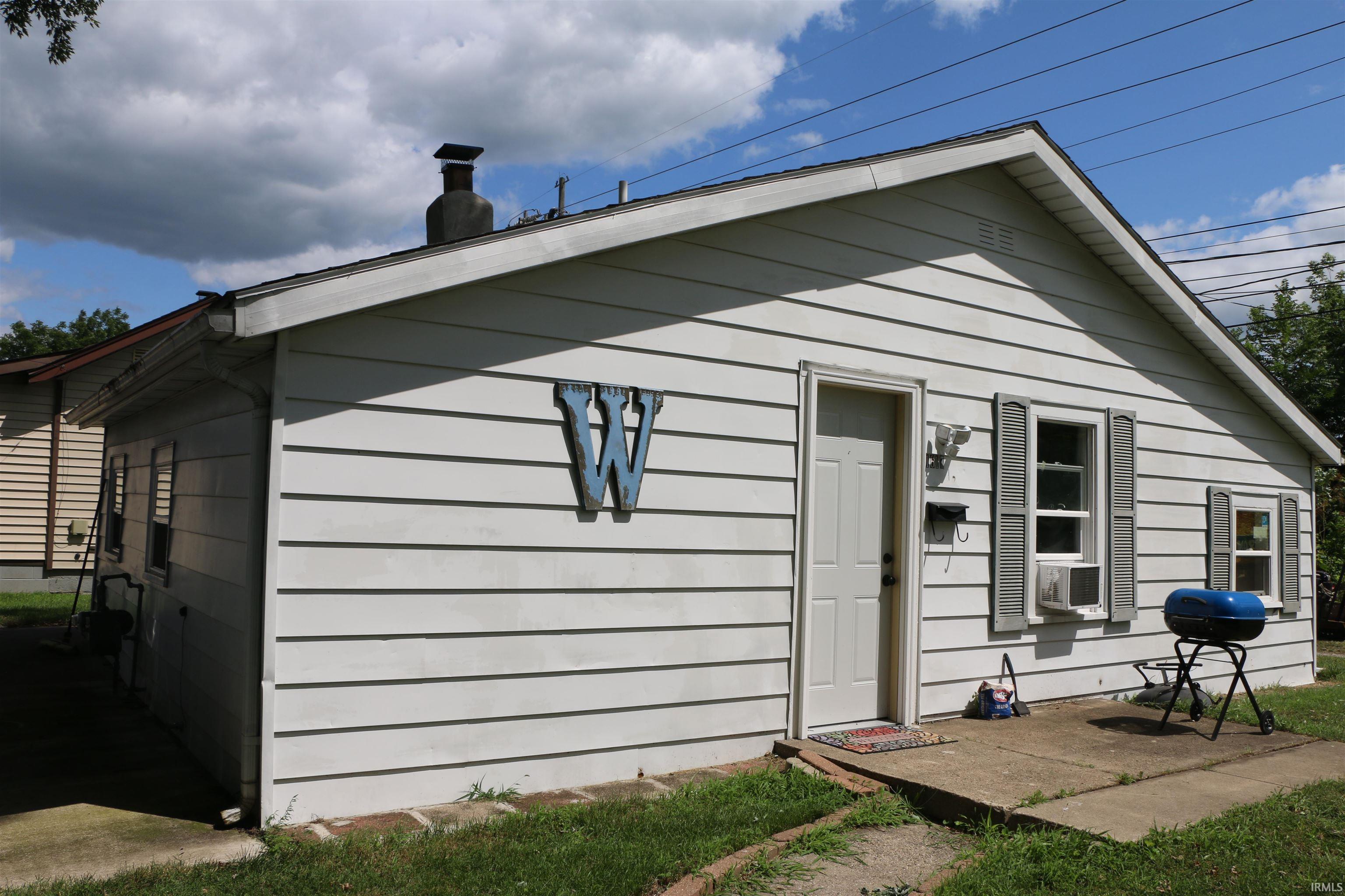 1617 1/2 E 4th Street Mishawaka IN 46544