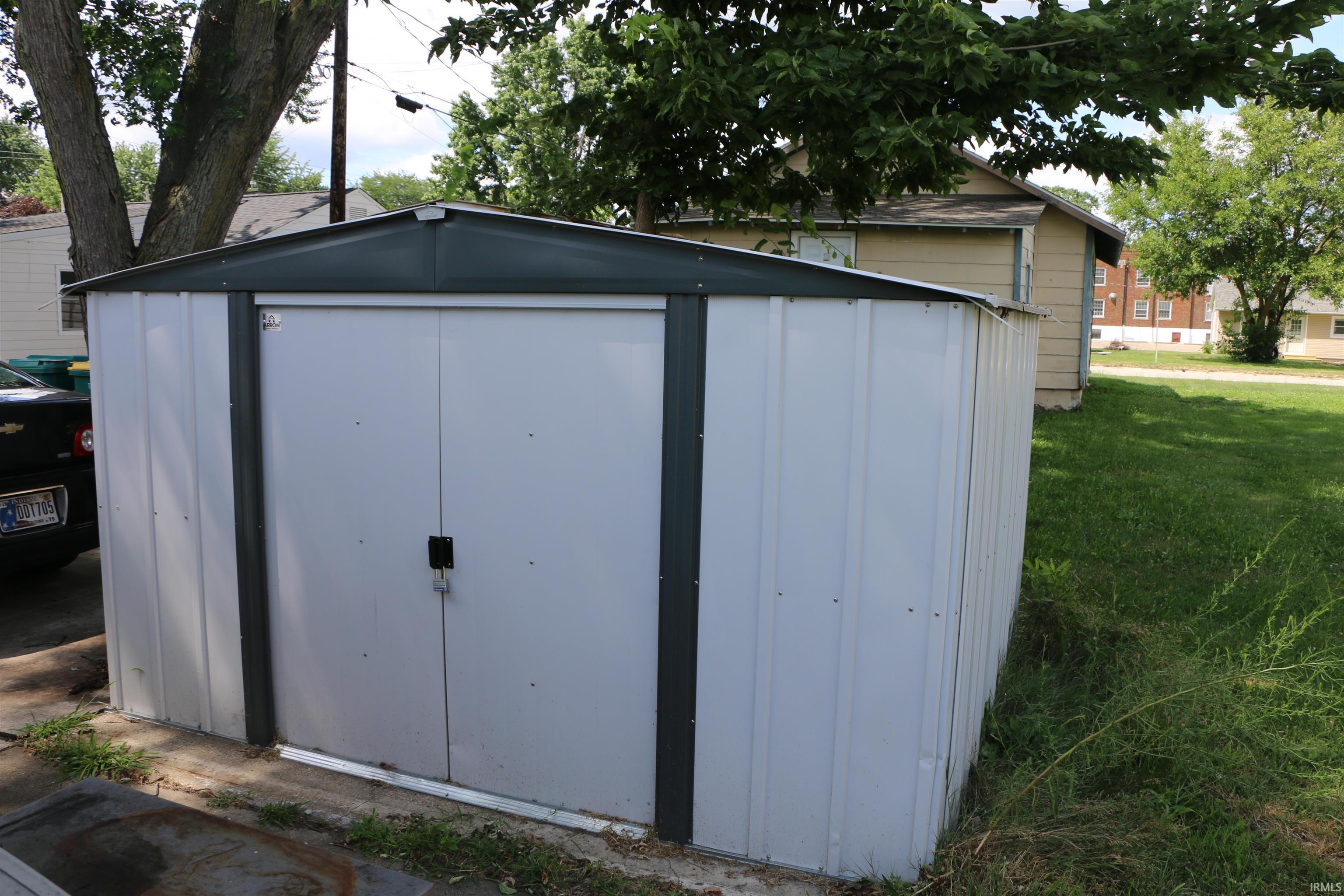 1617 1/2 E 4th Street Mishawaka IN 46544