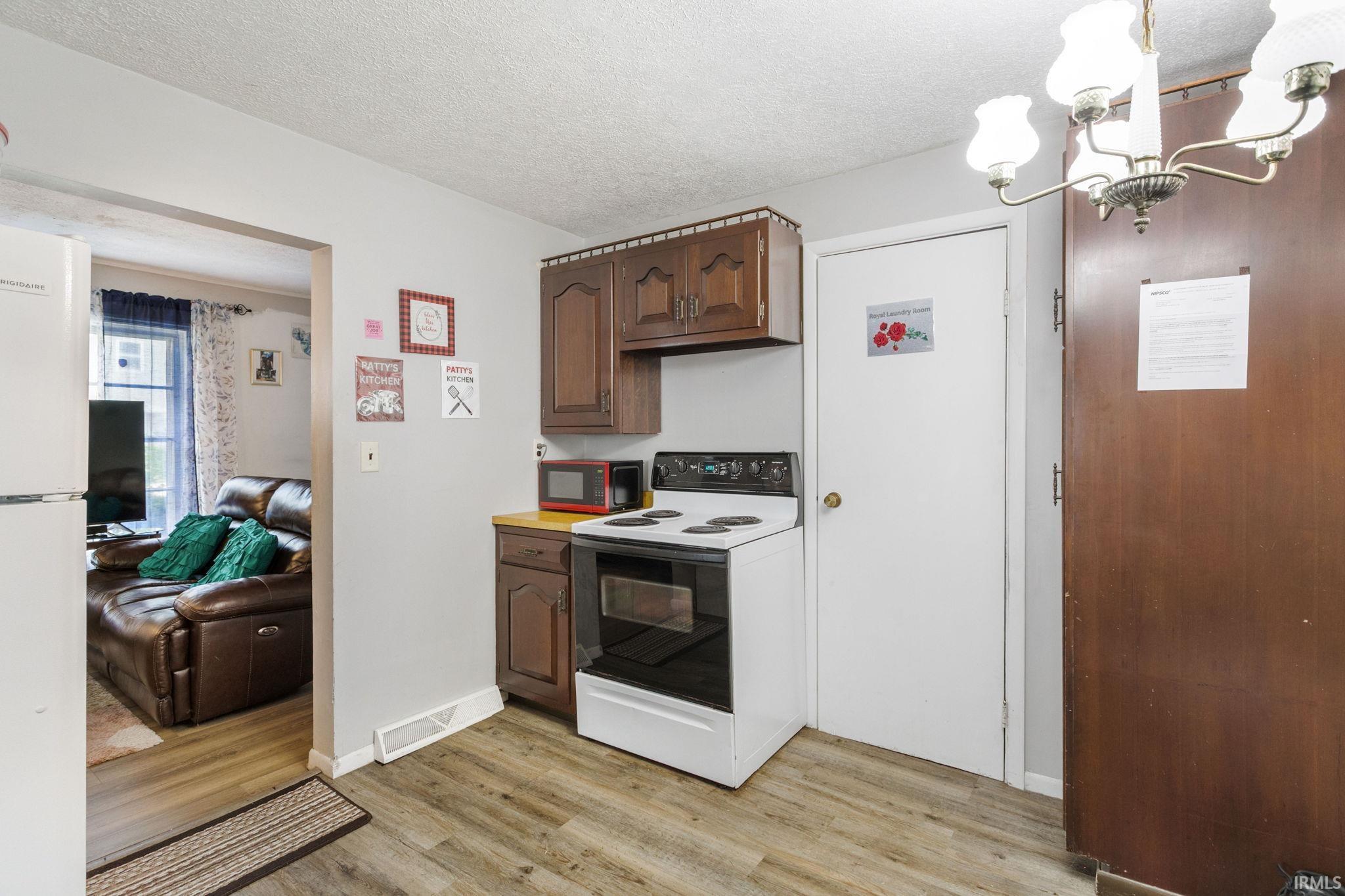 823-821 W 3rd Street Mishawaka IN 46544