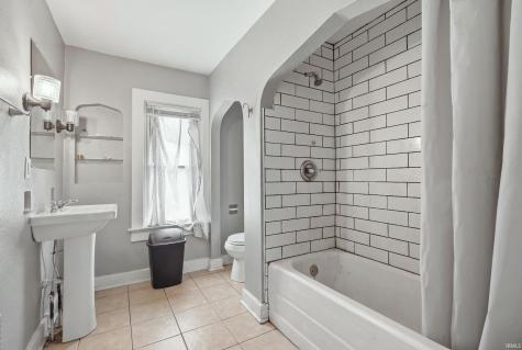 418 Rose Lane Fort Wayne IN 46807