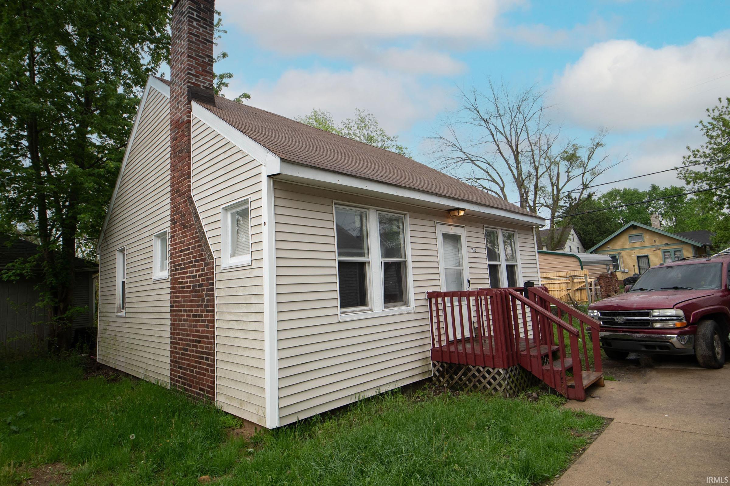 1512 Hermosa Place South Bend IN 46613