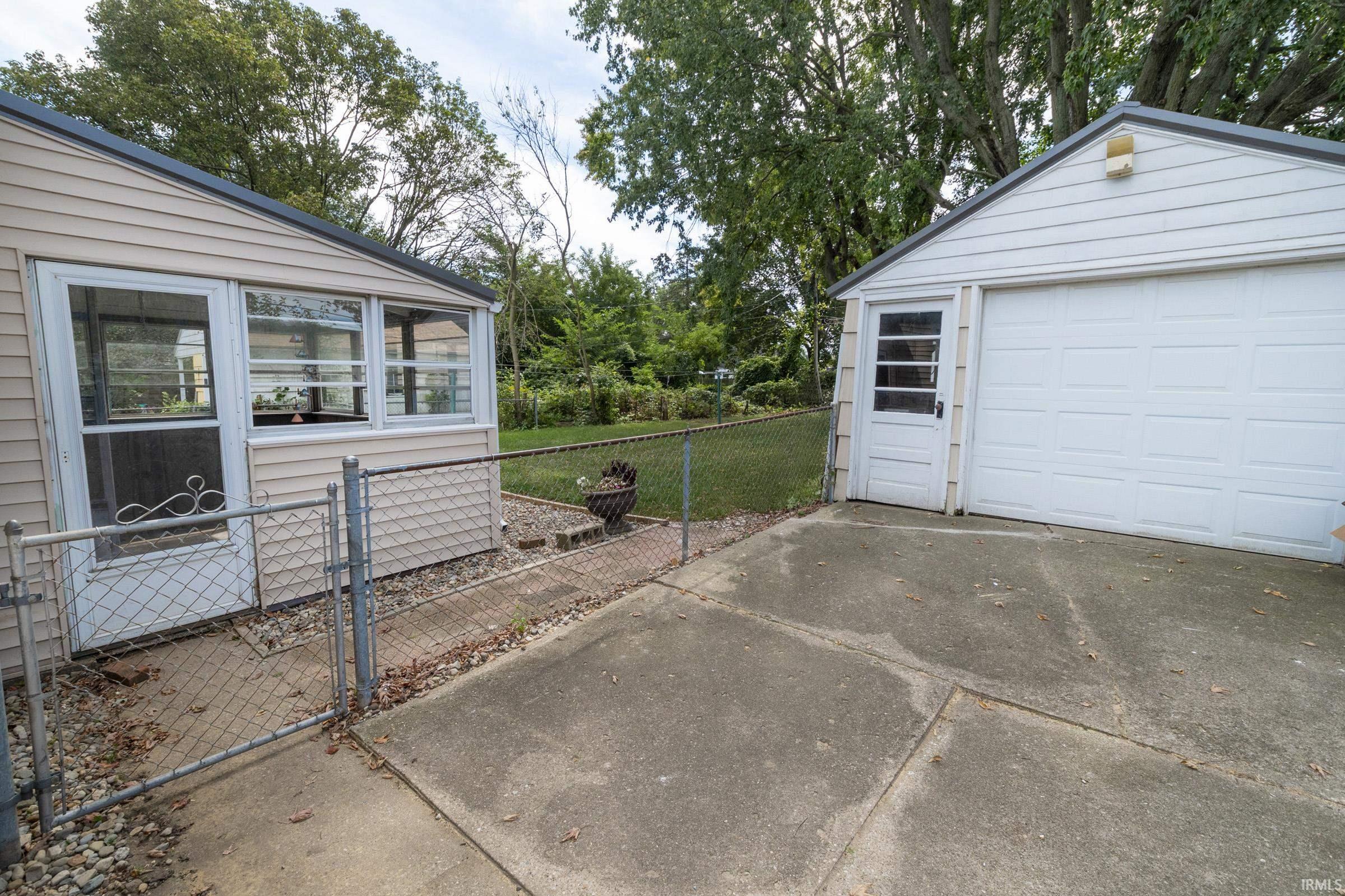 2214 Rockne Drive South Bend IN 46615