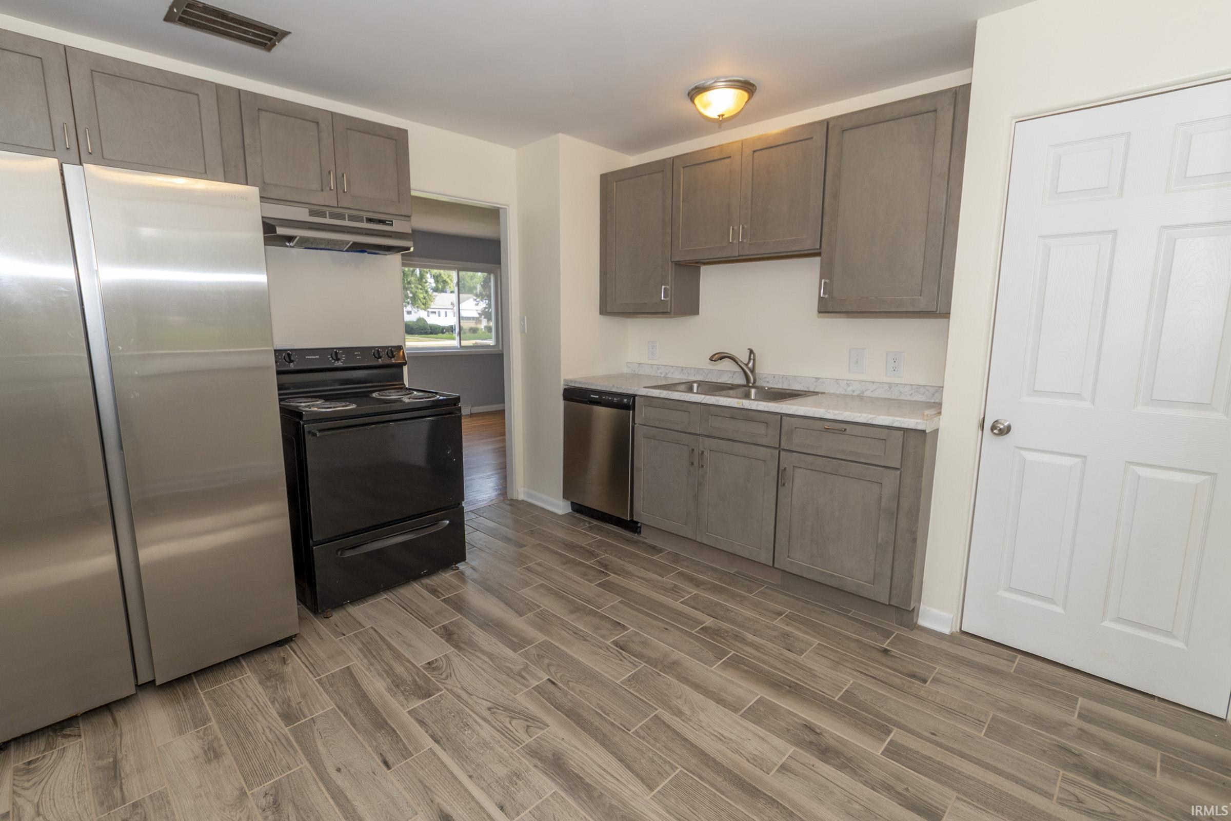 2214 Rockne Drive South Bend IN 46615