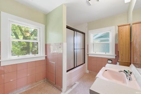 1137 W Oakdale Drive Fort Wayne IN 46807